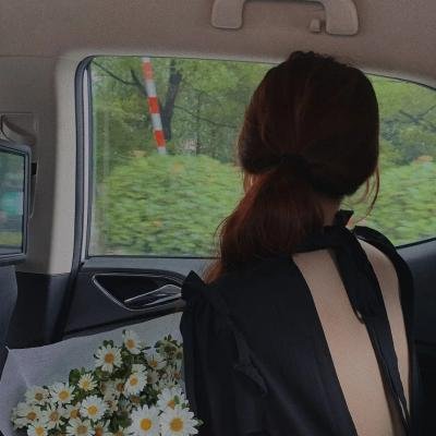芒果和红色轮椅